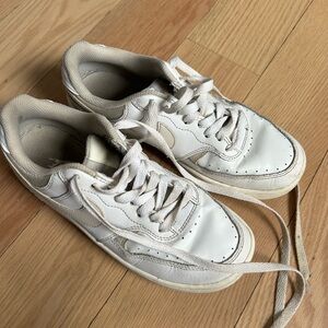 Nike Kids' Low-Top Sneakers in White and Cream